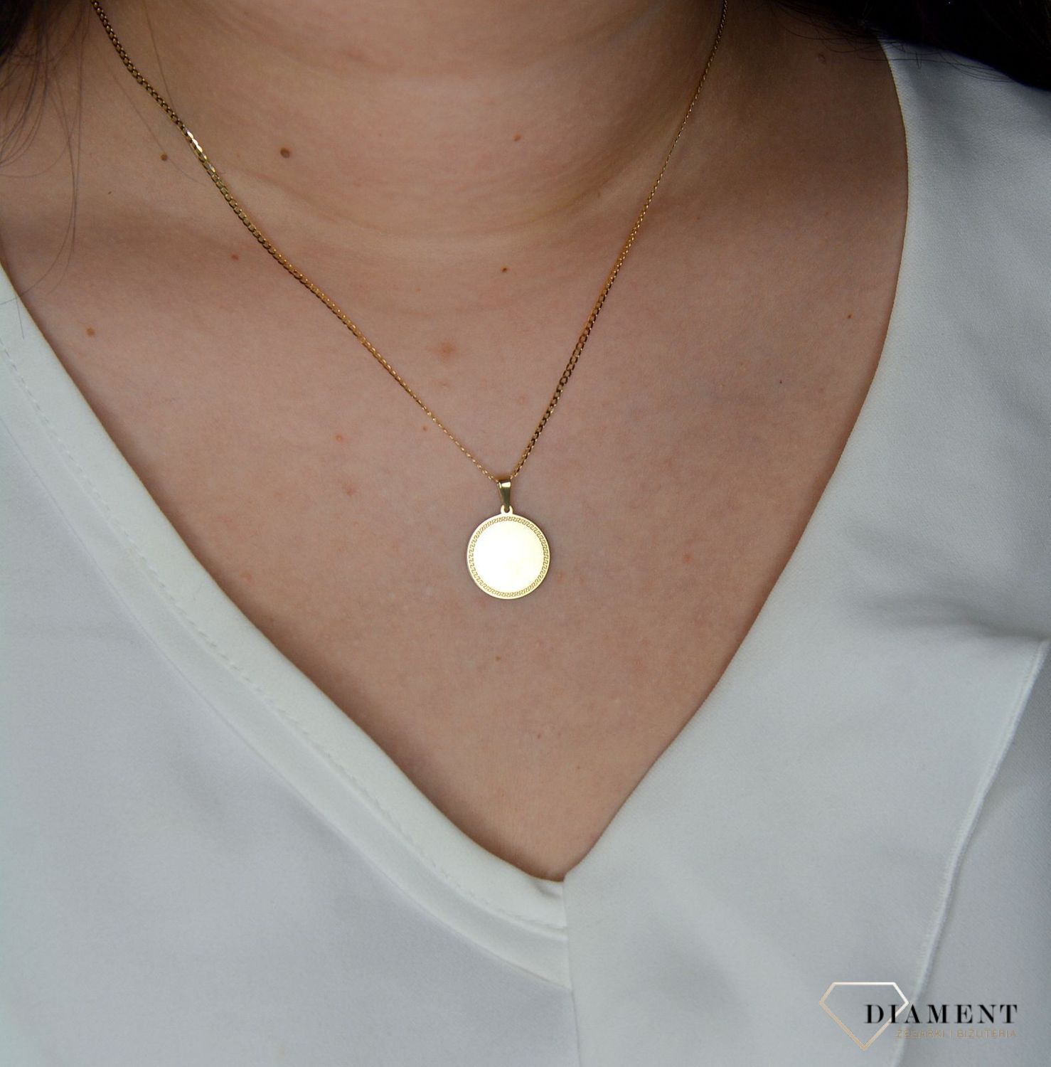 Złota zawieszka 585 okrągła z drogą grecką DIA-ZA 4819-585.jpg